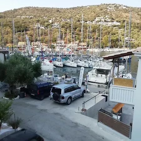 Aristoula House بيت للعطل *