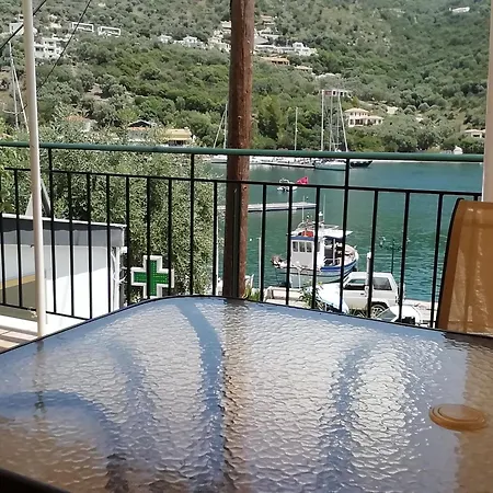 Aristoula House بيت للعطل