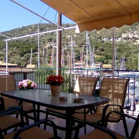 بيت للعطل Aristoula House *