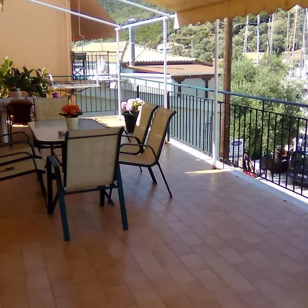 Aristoula House بيت للعطل *
