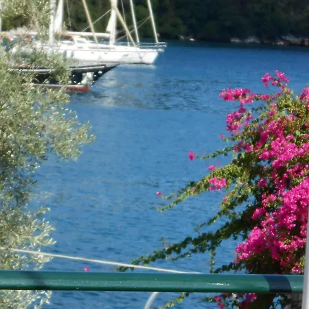 Aristoula House بيت للعطل